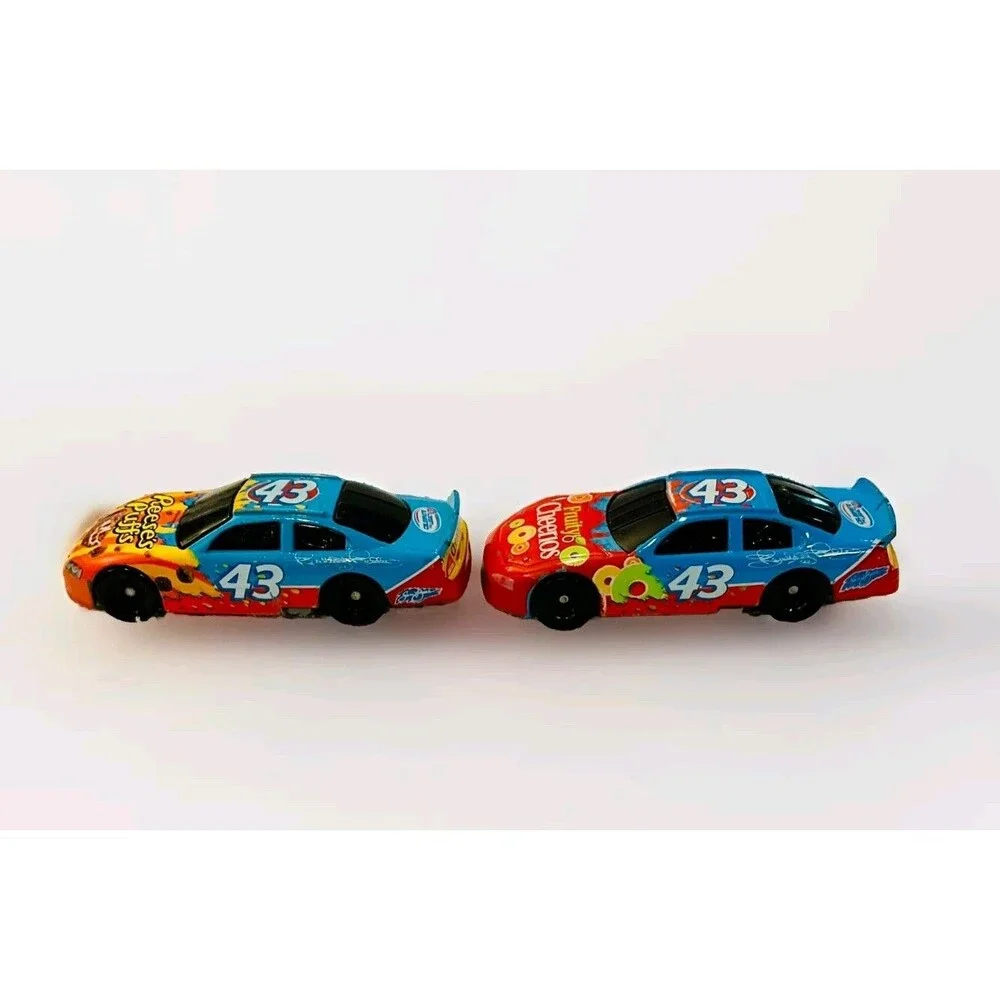 2008 Nascar Richard Petty #43 Reese's Puffs & Fruity Cheerios Cars 1:64 Loose